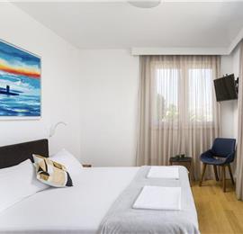 Beachfront Villa with Pool and Sea Views on Ciovo island near Trogir, Sleeps 8